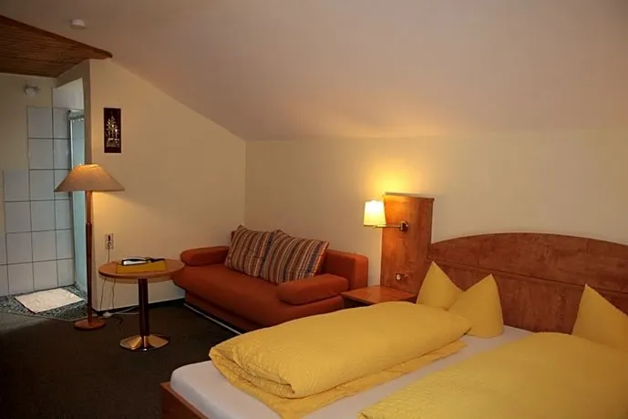 Doppelzimmer mit Balkon, Dusche und WC - Image 1