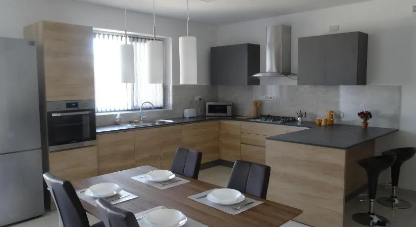 SB3 - Stylish PENTHOUSE - Superb Location Msida - Image 1
