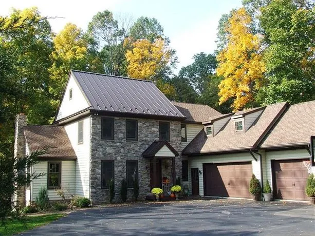 Forest Hill Inn - Image 1