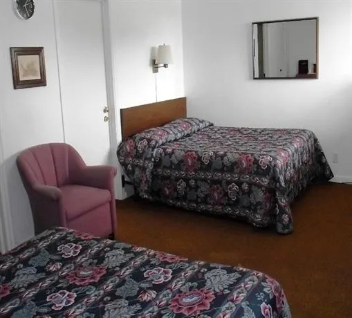 Colonial Motel - Image 1