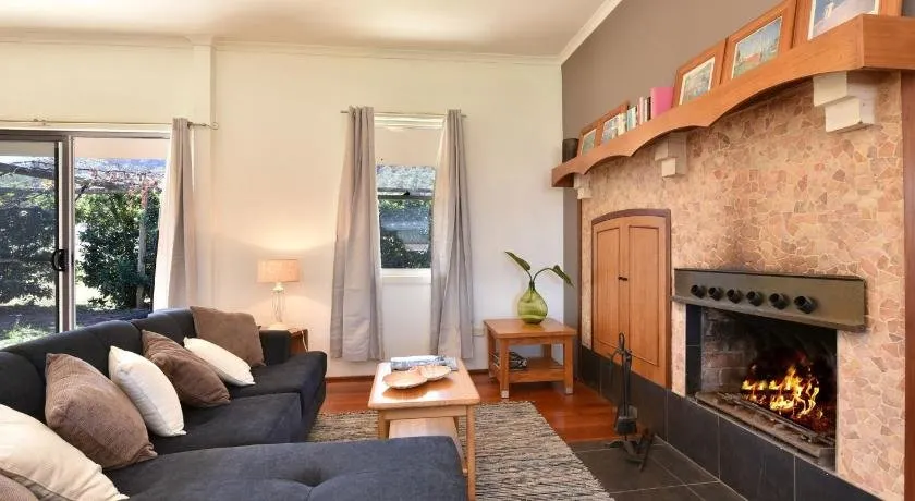 Somerville Wines Cottage - Image 1