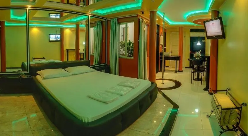 Motel Aquarius (Adults Only) - Image 1