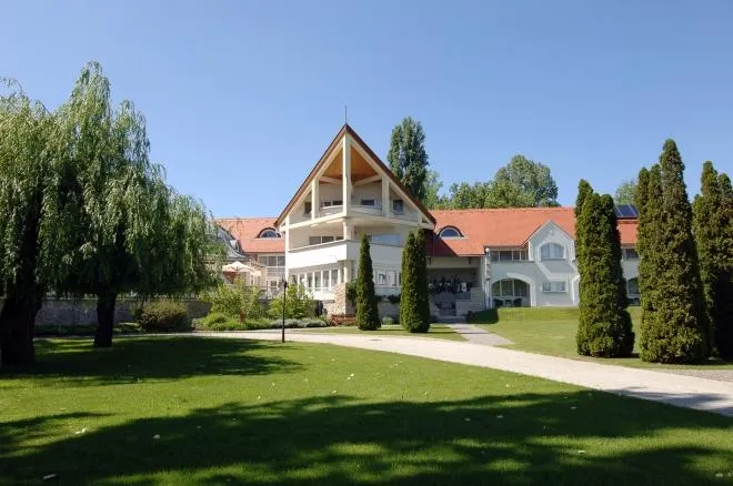 Club Hotel Fured - Image 1
