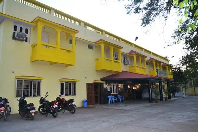Hotel Maheshwari - Image 1