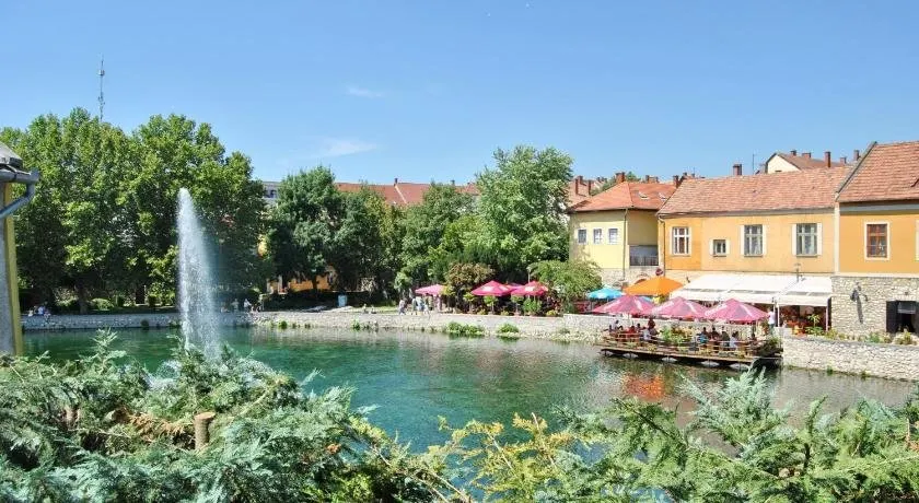 Tópart Apartman - Image 1
