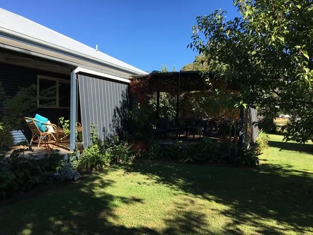 Mansfield Cottage - Image 1