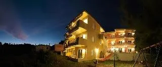 Epavlis Apartments - Image 1