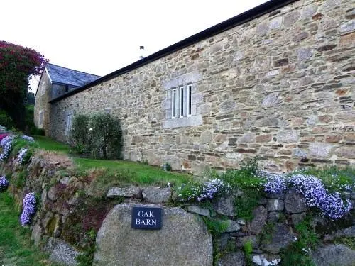 Oak Barn - Image 1