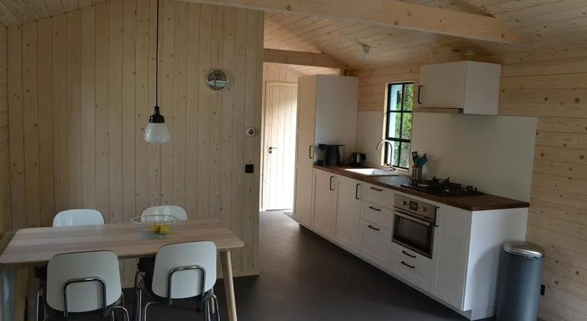 Mooi nieuw houten huisje - Image 1
