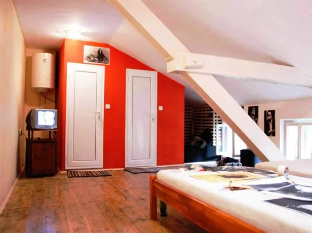 Hostel Gramophone - Image 1