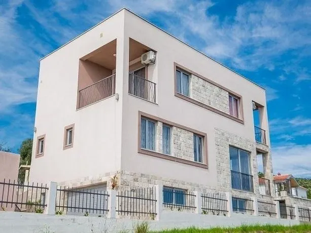 Family Vacation Home Krimovica - Image 1