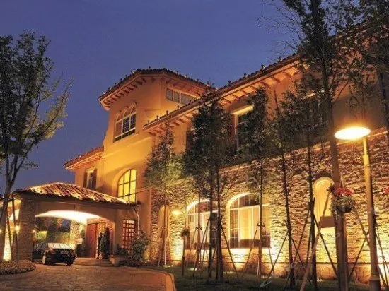 Hot Spring Badong Club - Image 1