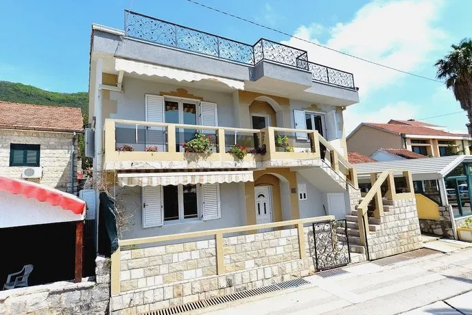 Apartment Sm - Image 1
