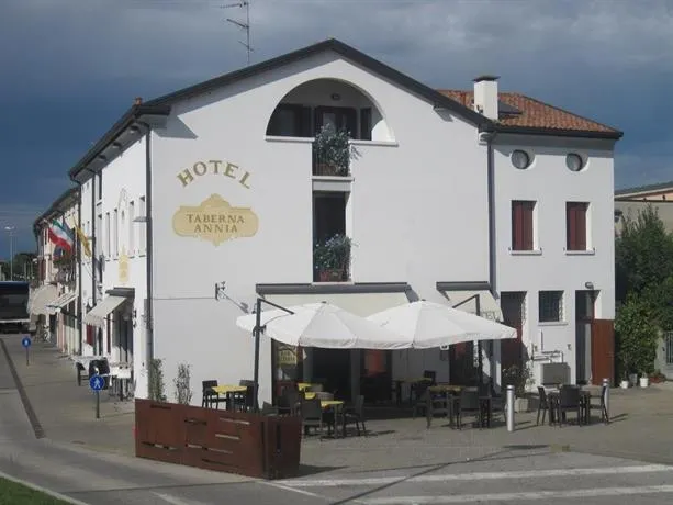 Hotel Annia - Image 1