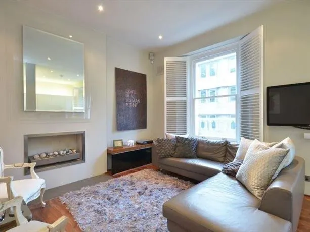 Uber Emperors Gate Townhouse - Image 1