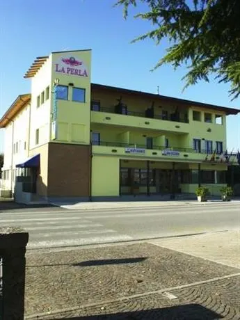 Hotel La Perla - Image 1