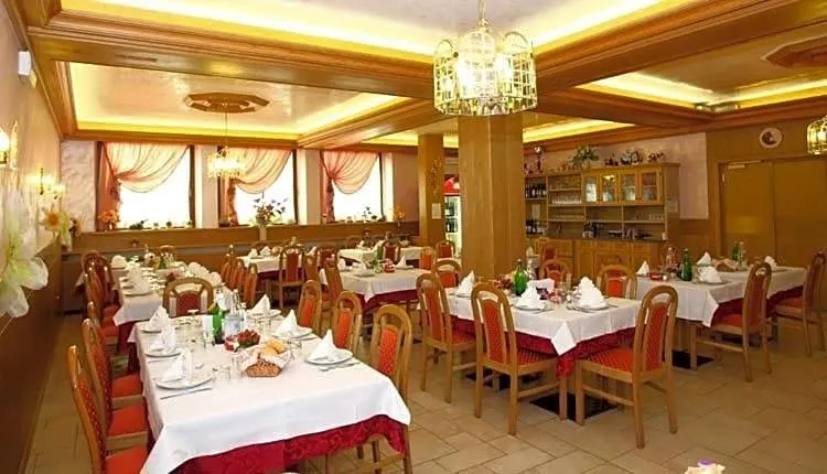 Hotel K2 - Image 1