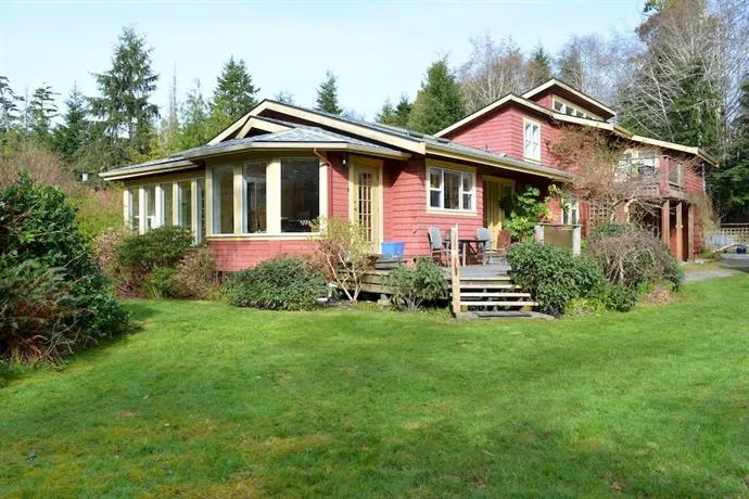 Island Village Properties at South Chesterman's Beach - Image 1