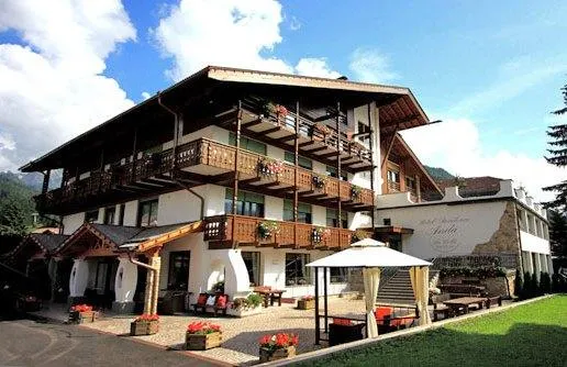 Hotel Anda Pozza di Fassa - Image 1