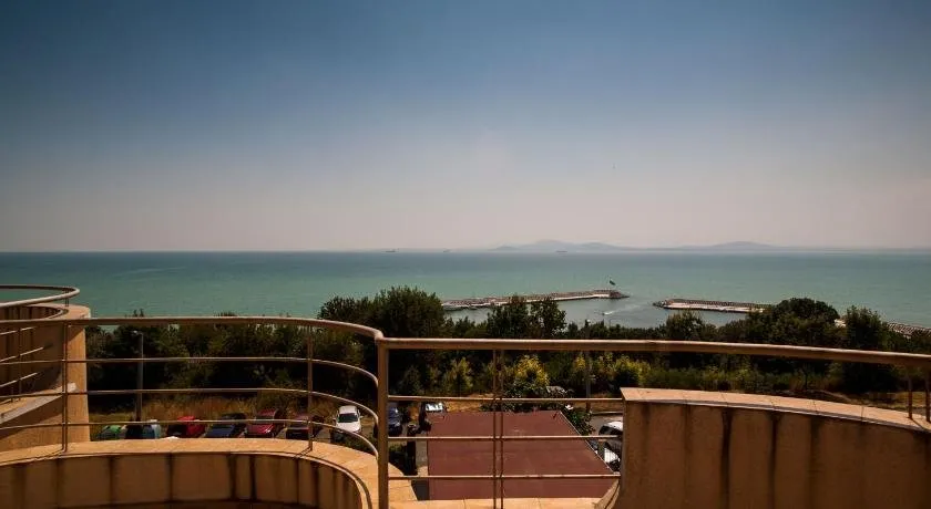 Hotel St George - Image 1