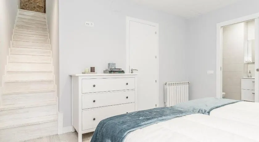 La Latina Sol Elegant Apartment - Image 1