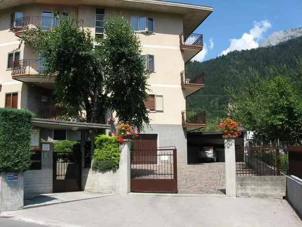 Lander Residence - Image 1