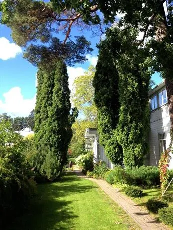 Beach Apartment in a Peaceful Neighbourhood - Image 1
