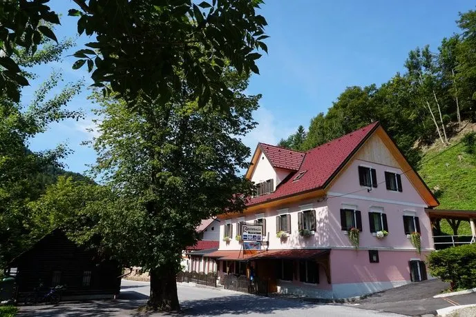 Guest House Gosti če Gačnk V Logu - Image 1