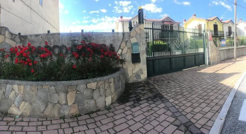 La Petite Maison - Image 1