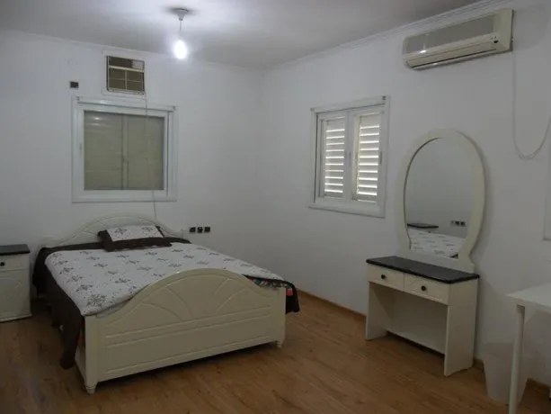 Botanical Garden Home - Image 1