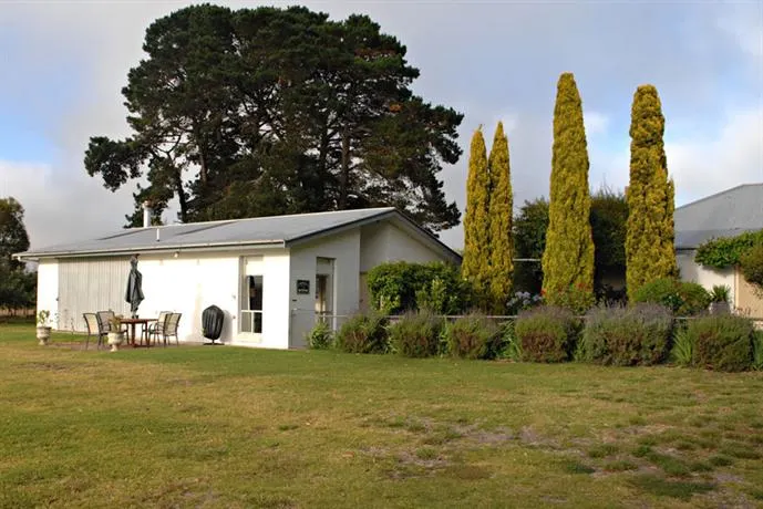 Lemon Gum Bed & Breakfast - Image 1
