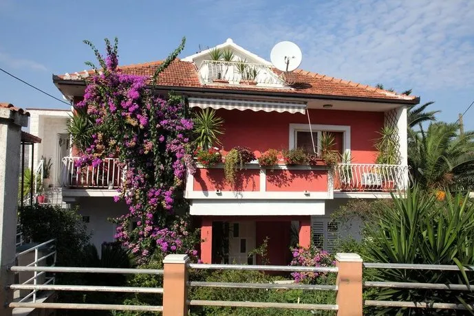 Stela Apartments - Image 1
