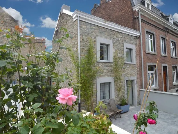 Charming Holiday Home With Terrace - Image 1