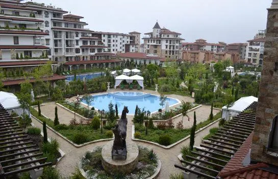Esteban Apartcomplex - Image 1