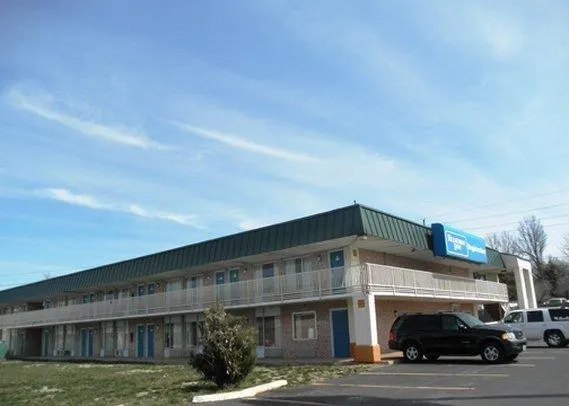 Midwest Inn Blue Springs - Image 1