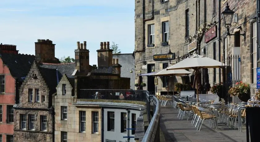 Royal Mile Elegance - Space & Luxury - Image 1
