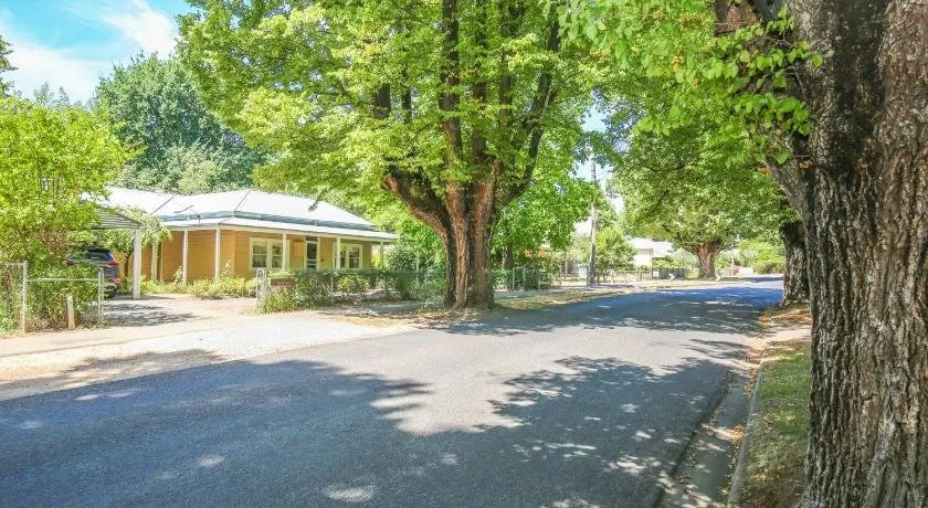 Charming Cottage Bright - Image 1