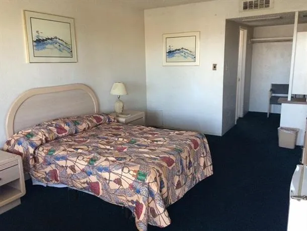 Lamplighter Motel - Image 1