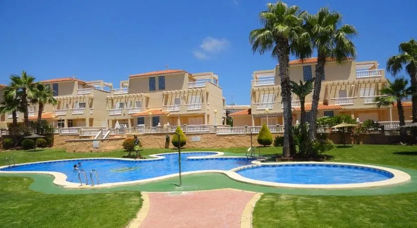 HE Zenia Mar - Image 1