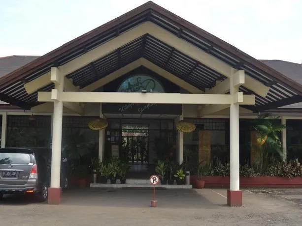 Abadi Asri Hotel - Image 1