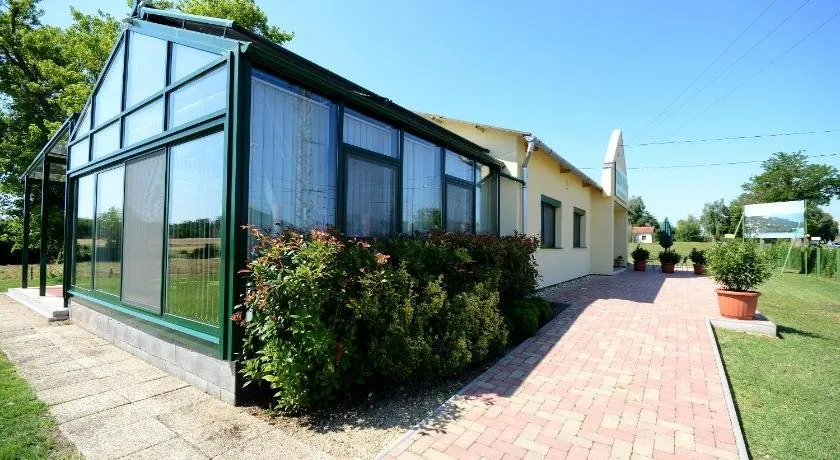 Szarszo apartman es kempinghaz - Image 1