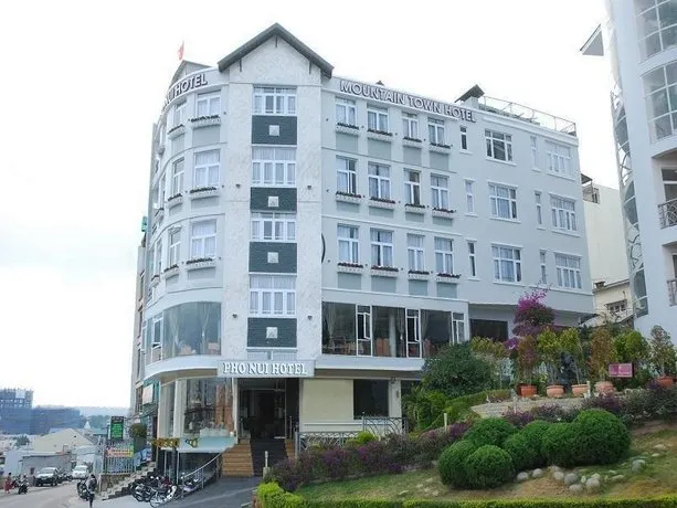 Mountain Town Hotel - Image 1