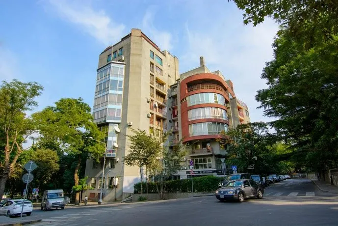 Apartment on Gia Chanturia str 5 - Image 1