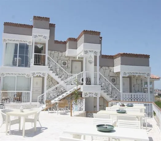 Shaka Marine Hotel - Image 1