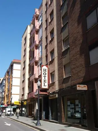 Hotel Paris - Image 1