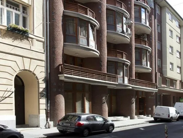 Greenpark Aparthotel - Image 1