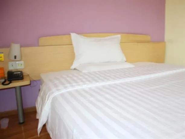 7 Days Premium Chongqing Longtou Temple North Railway Station Hotel - Image 1