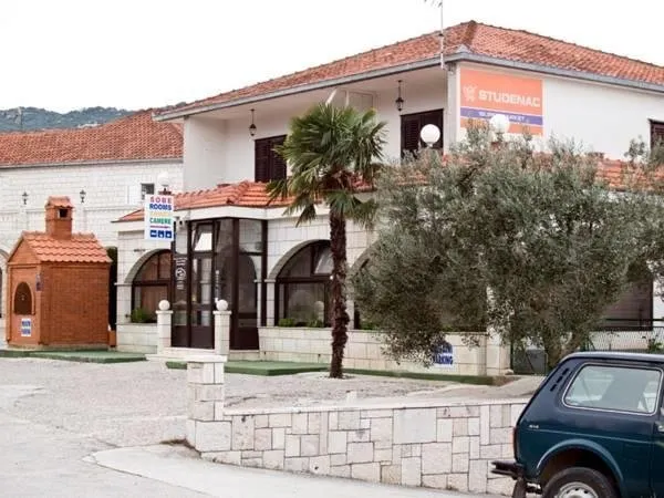 Jezera Rooms - Image 1