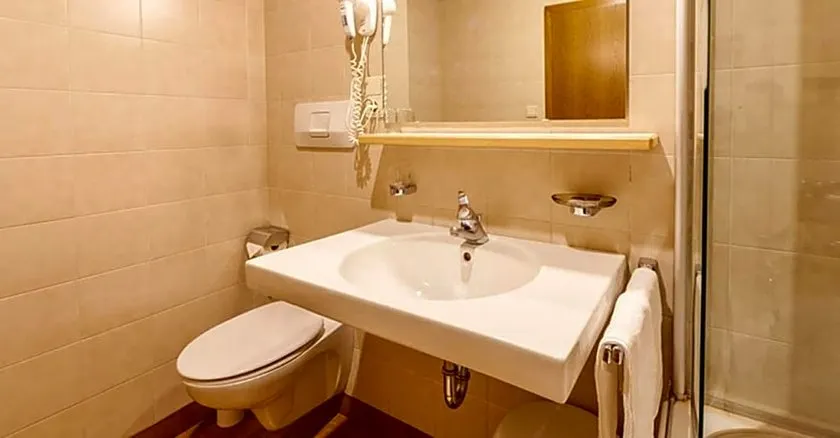 Hotel Hell - Image 1
