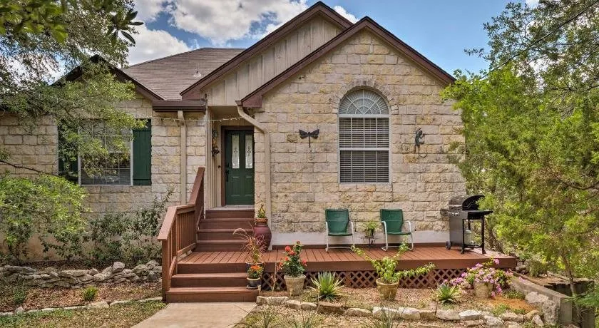 2 Furnished Decks and Lake Views Austin Escape - Image 1